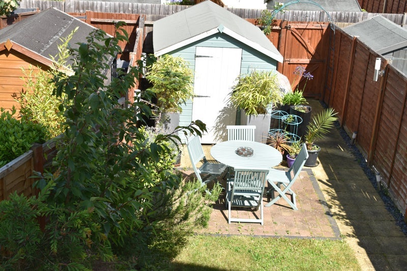 Room Crowley Mews in Greater London