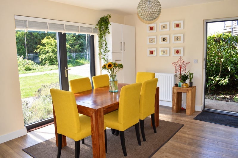 Room Crowley Mews in Greater London