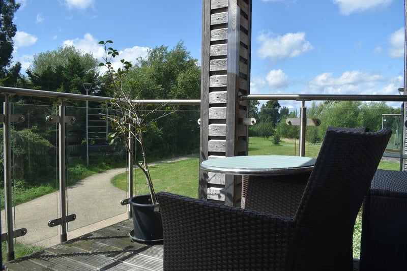 Room Crowley Mews in Greater London