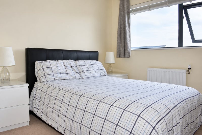 Room Crowley Mews in Greater London