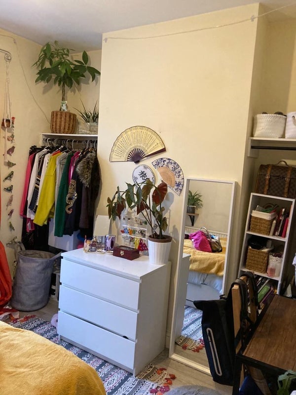 Room Strathmore Road in Bristol