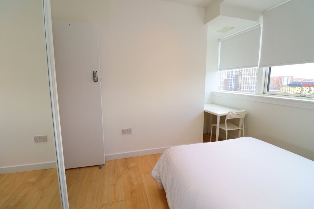 Room Globe Road in Greater London