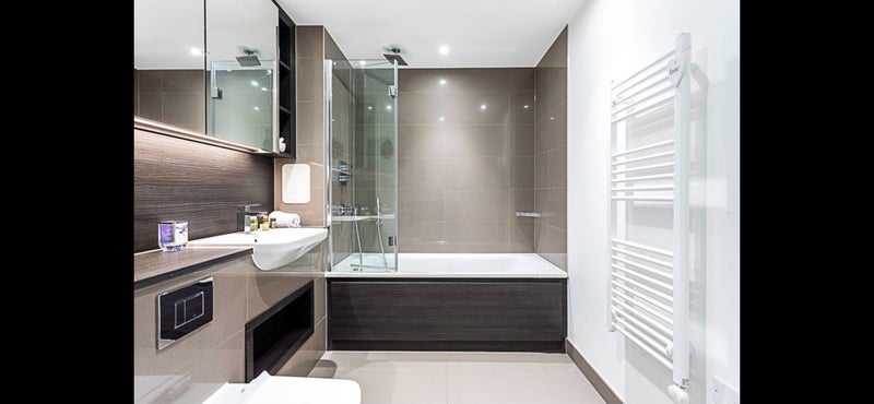 Room Telegraph Avenue in Greater London