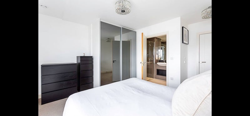 Room Telegraph Avenue in Greater London