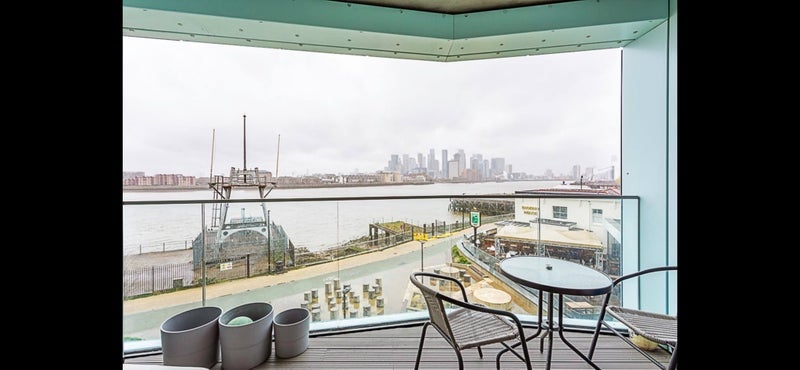 Room Telegraph Avenue in Greater London