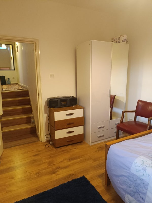 Room Grenville Road in Greater London