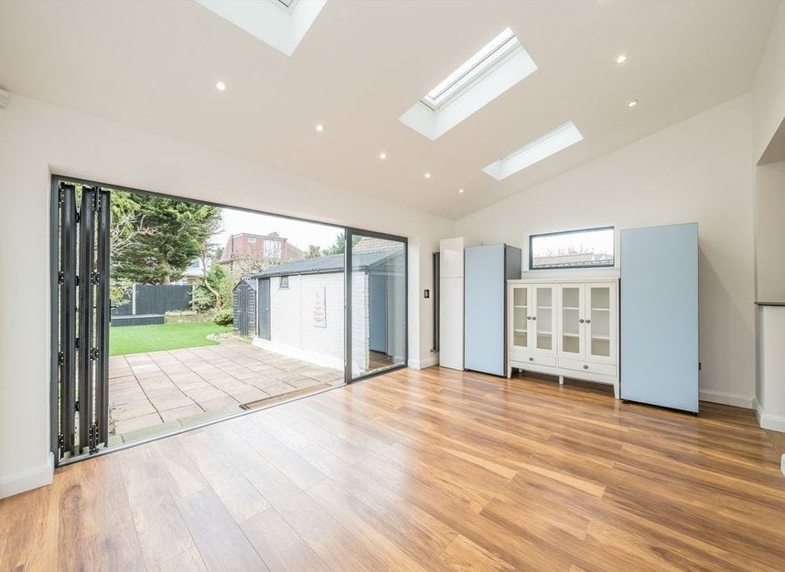 House Melrose Avenue in Greater London