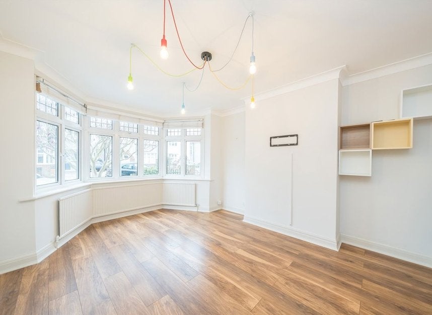 House Melrose Avenue in Greater London