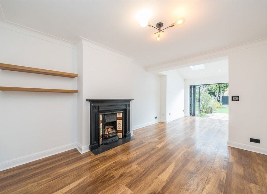 House Melrose Avenue in Greater London