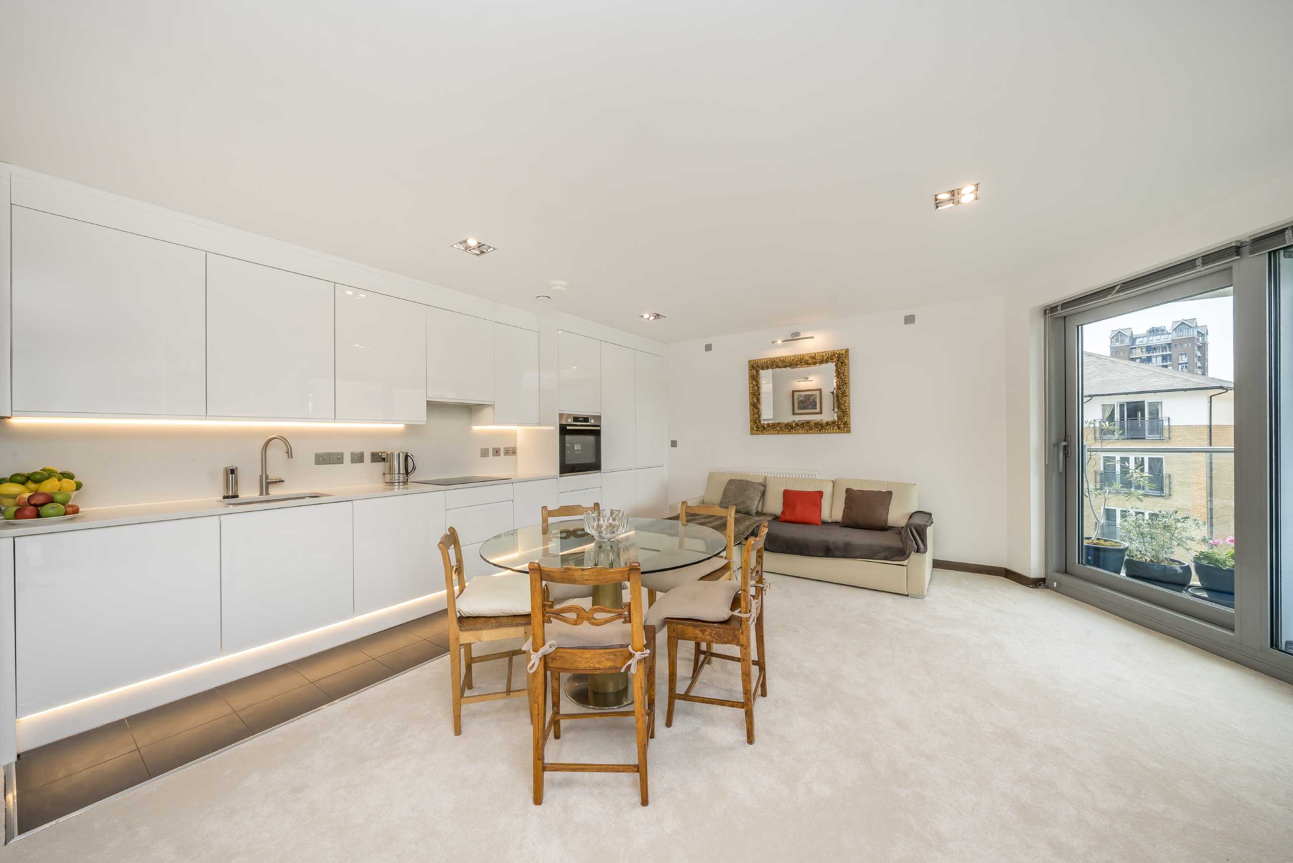 Flat Bridges Court in Greater London