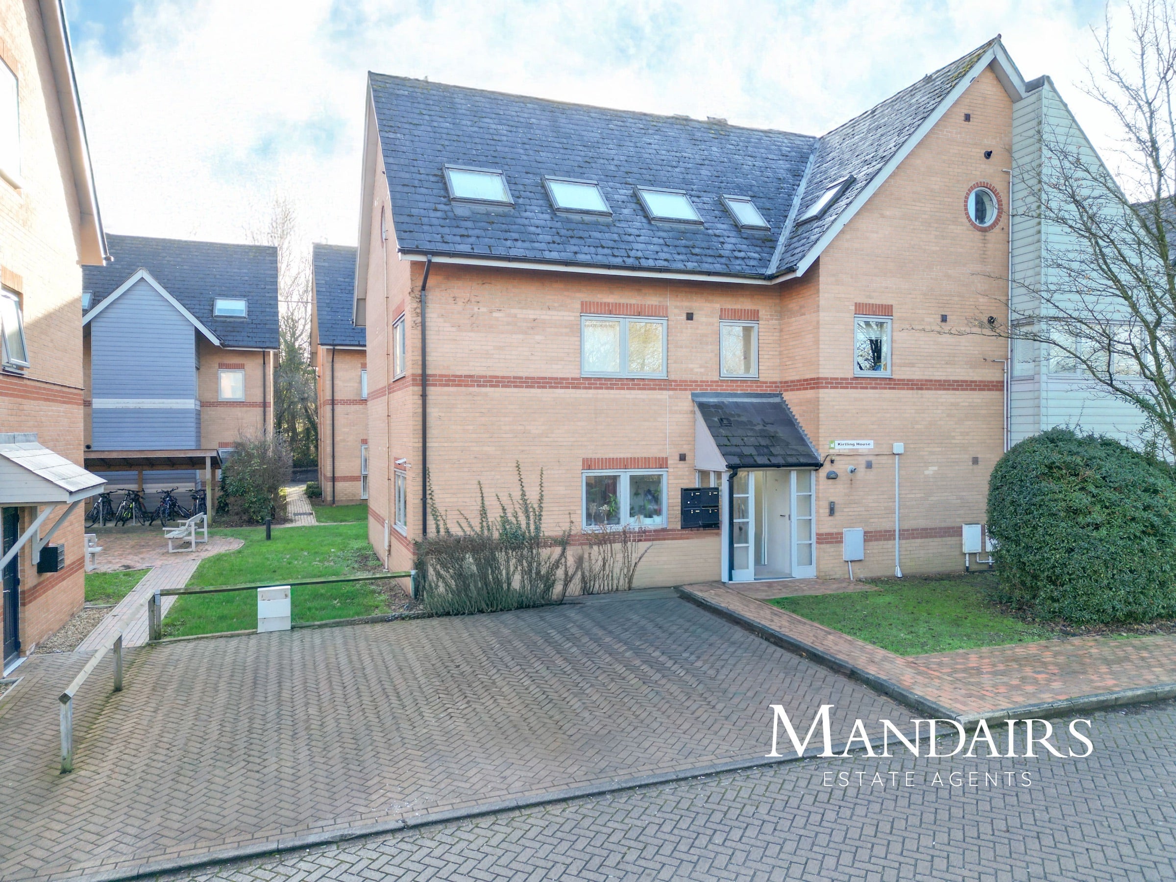 Flat Bretton Green in Peterborough