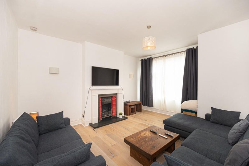 House Ashvale Road in Greater London