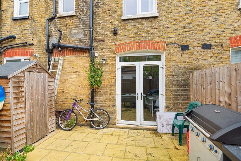 House Ashvale Road in Greater London