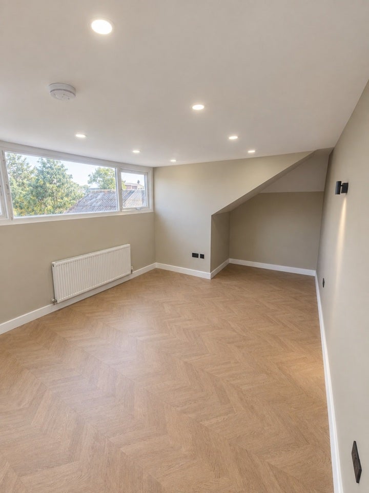 Flat Bromley Road in Greater London