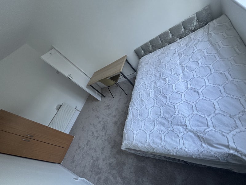 Room Pembroke Road in Greater London