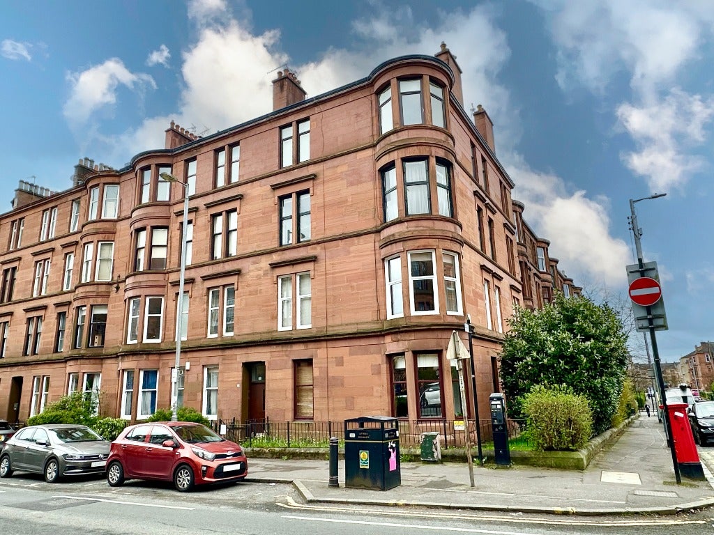 Flat Highburgh Road in Glasgow