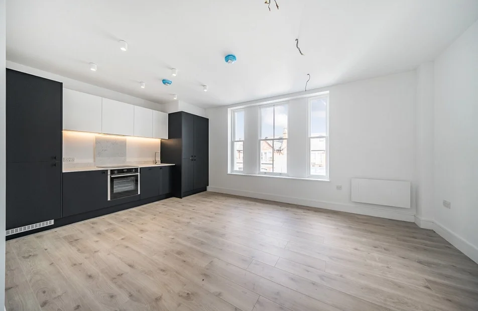 Flat Eardley Road in Greater London