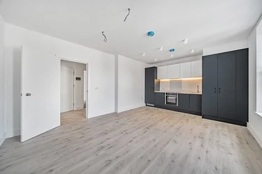 Flat Eardley Road in Greater London