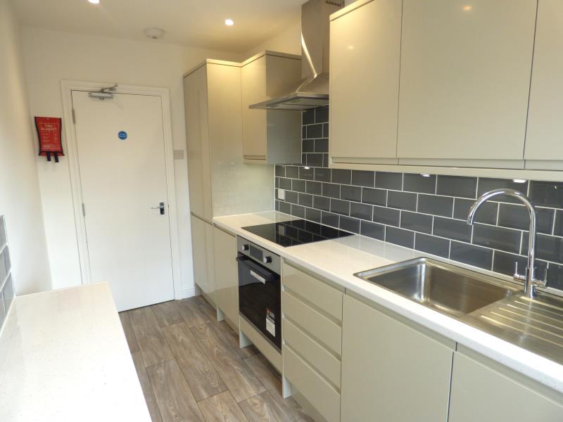 Flat Rosendale Road in Greater London