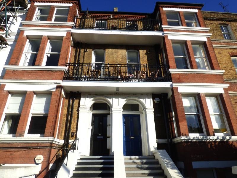 Flat Rosendale Road in Greater London