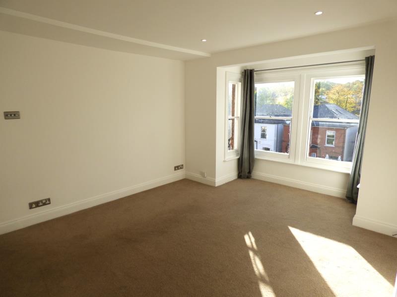 Flat Rosendale Road in Greater London