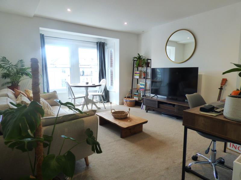 Flat Rosendale Road in Greater London