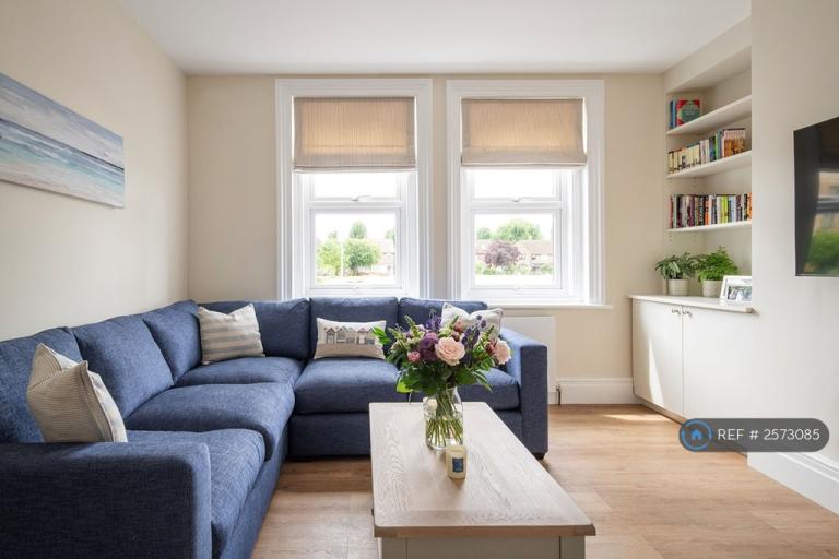 Flat Heathfield Square in Greater London