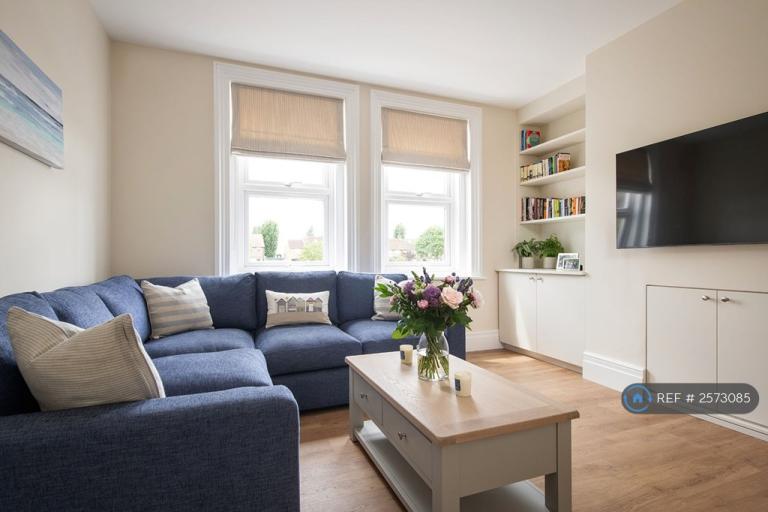 Flat Heathfield Square in Greater London