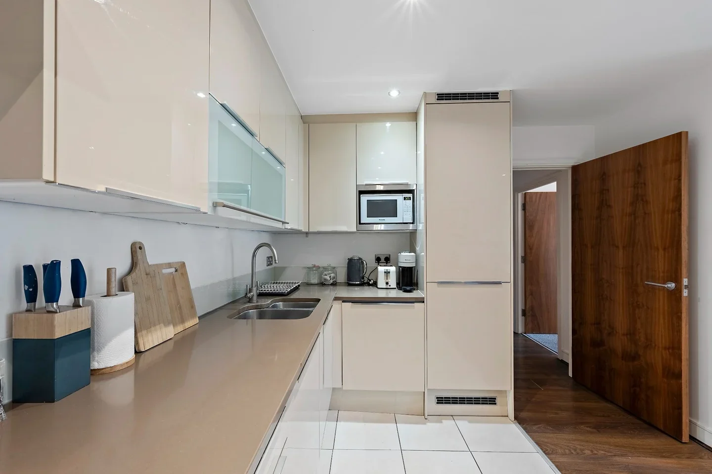 Flat Plumbers Row in Greater London