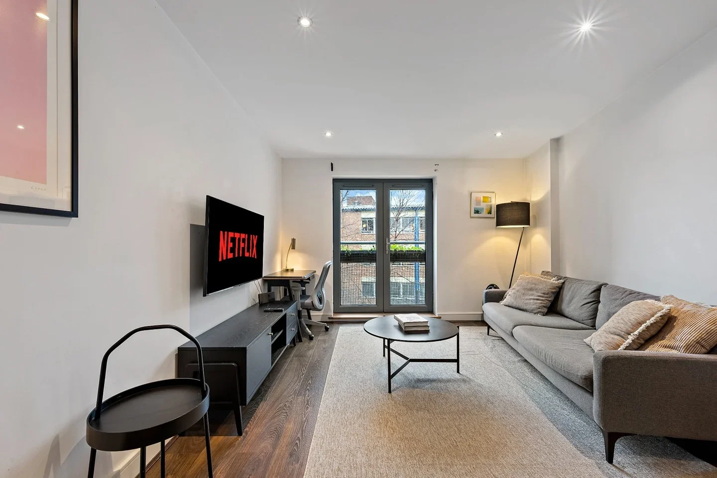 Flat Plumbers Row in Greater London