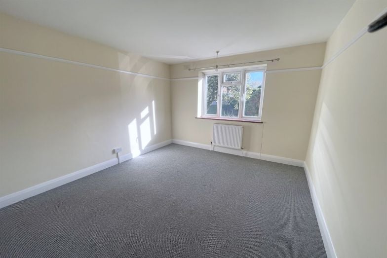 Flat Avondale Road in Seaford