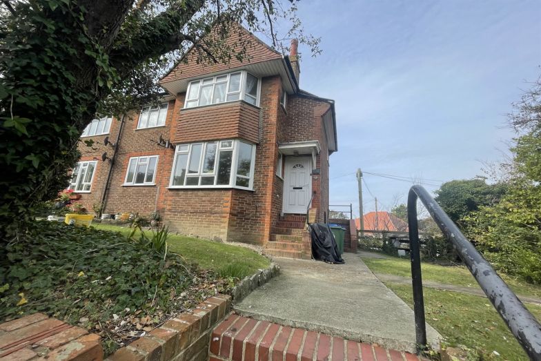 Flat Avondale Road in Seaford