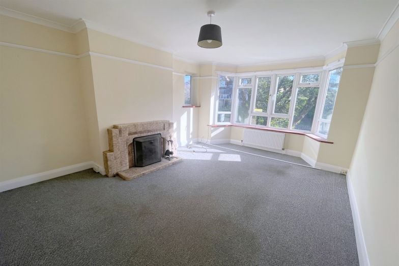 Flat Avondale Road in Seaford