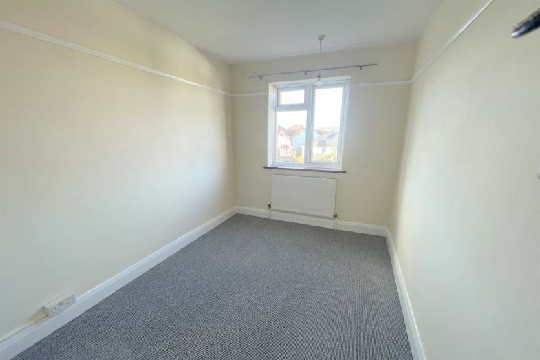 Flat Avondale Road in Seaford