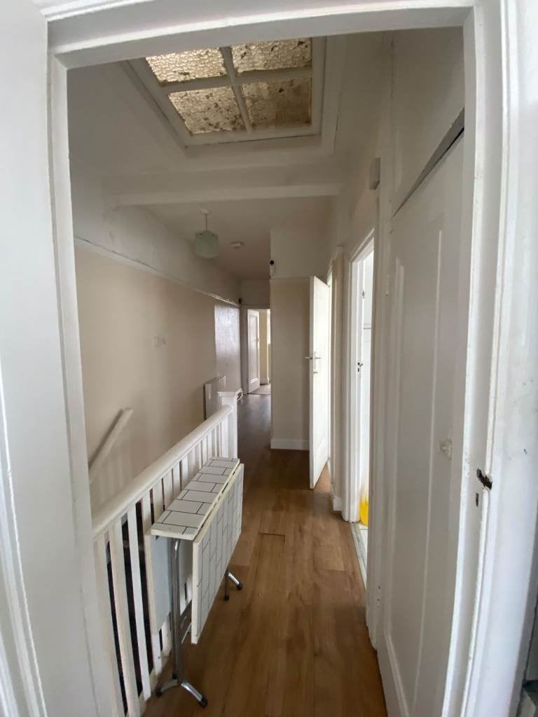 Flat Kenton Road in Greater London