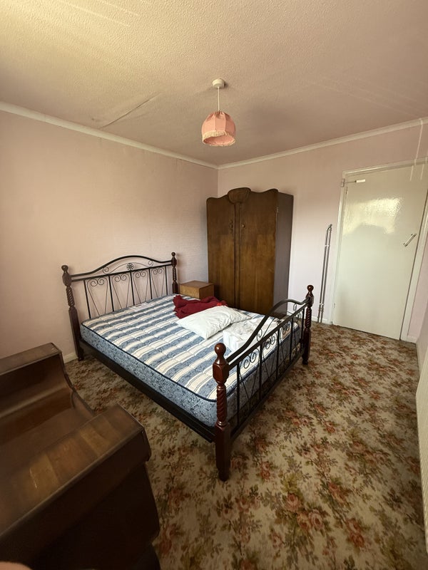 Room Llantarnam Road in Cardiff