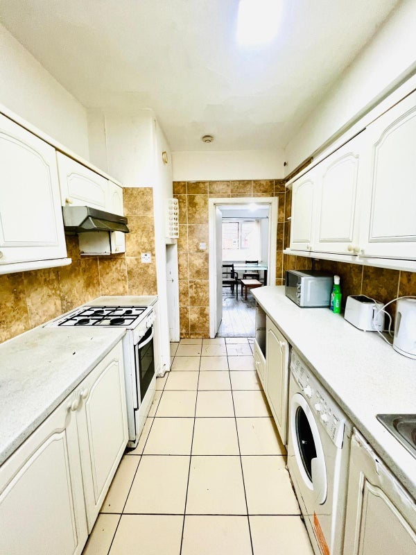 Room Broomhouse Crescent in City of Edinburgh