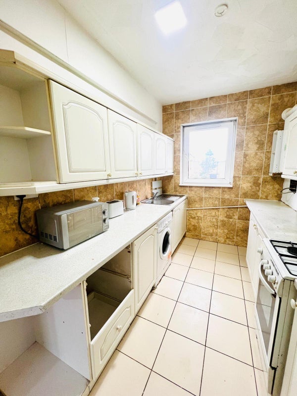 Room Broomhouse Crescent in City of Edinburgh