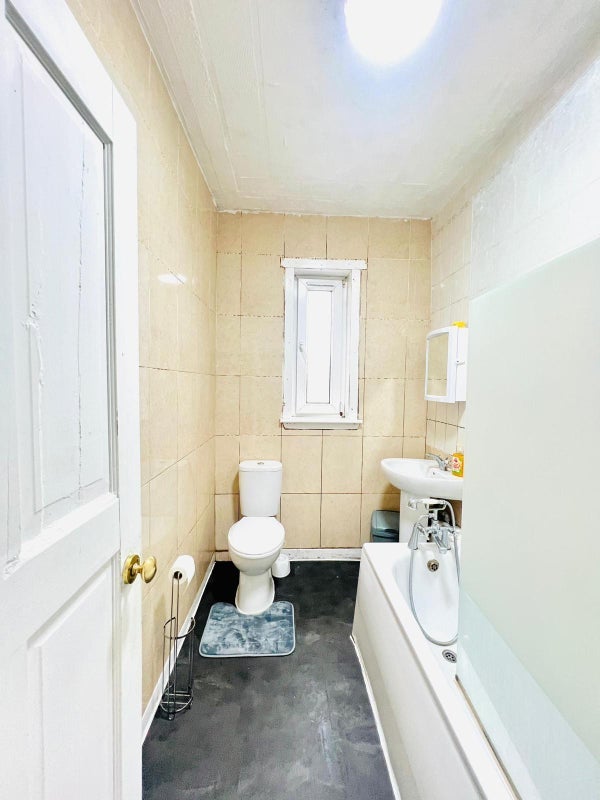 Room Broomhouse Crescent in City of Edinburgh