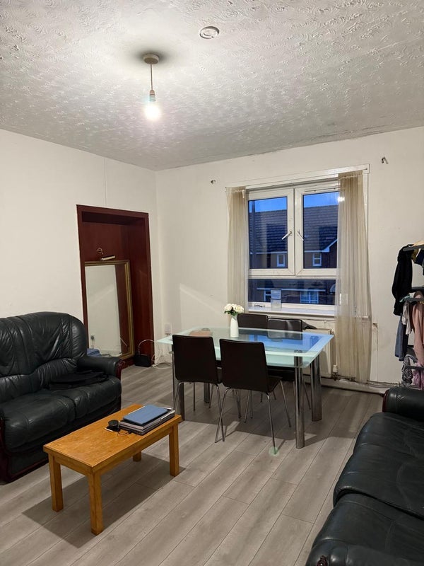 Room Broomhouse Crescent in City of Edinburgh