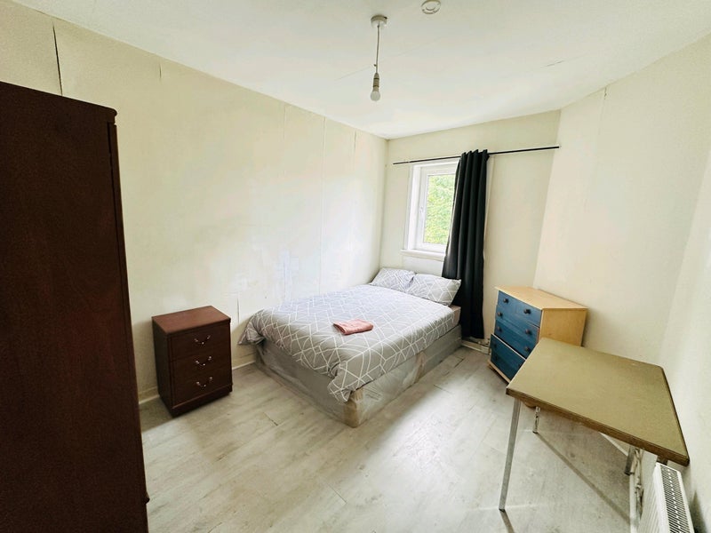Room Broomhouse Crescent in City of Edinburgh