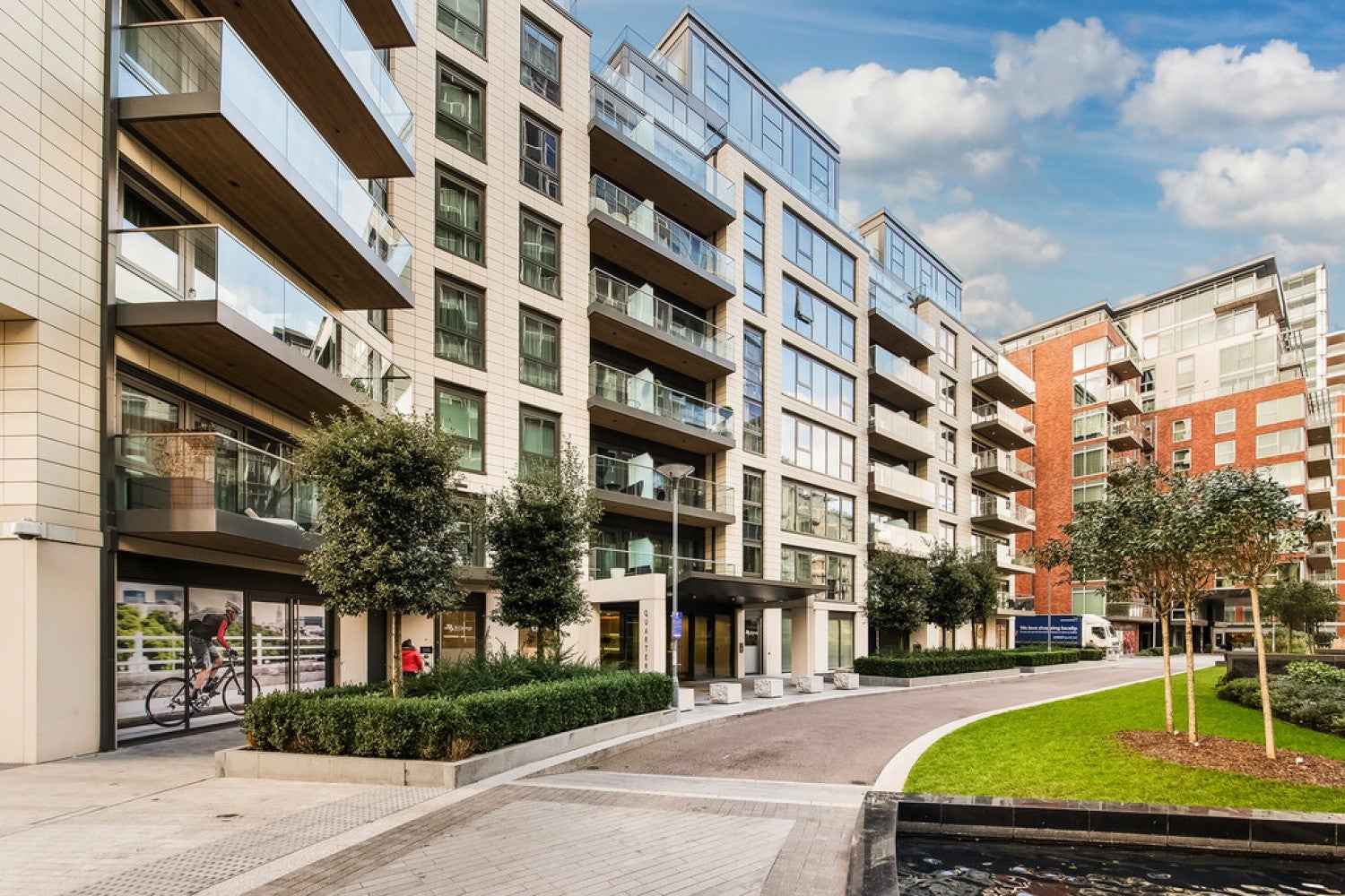 Flat Juniper Drive in Greater London