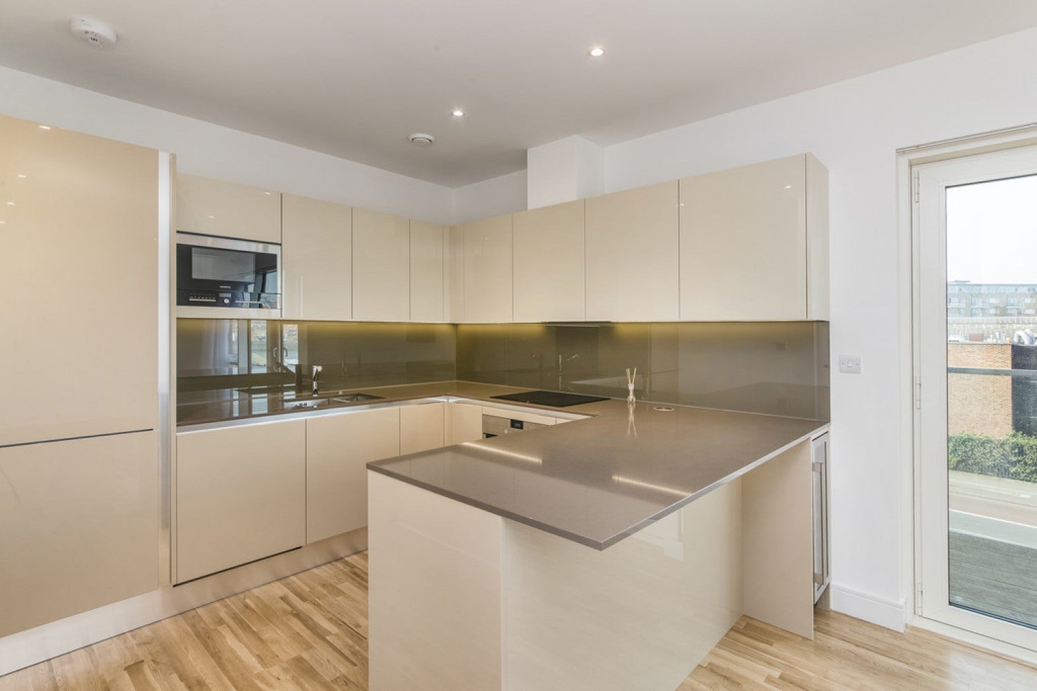 Flat Juniper Drive in Greater London