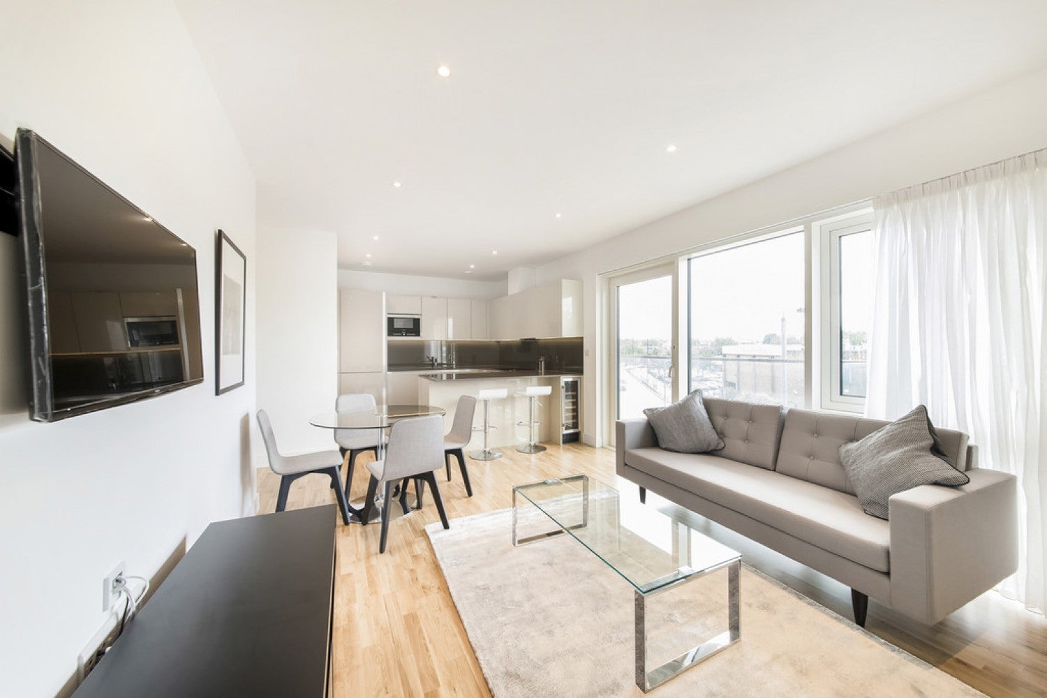 Flat Juniper Drive in Greater London