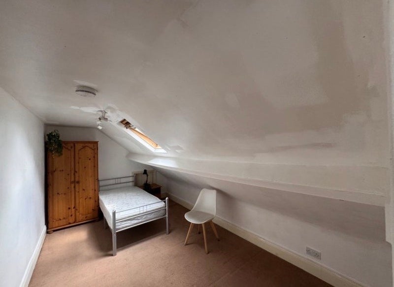 Room Beech Grove Road in Newcastle upon Tyne