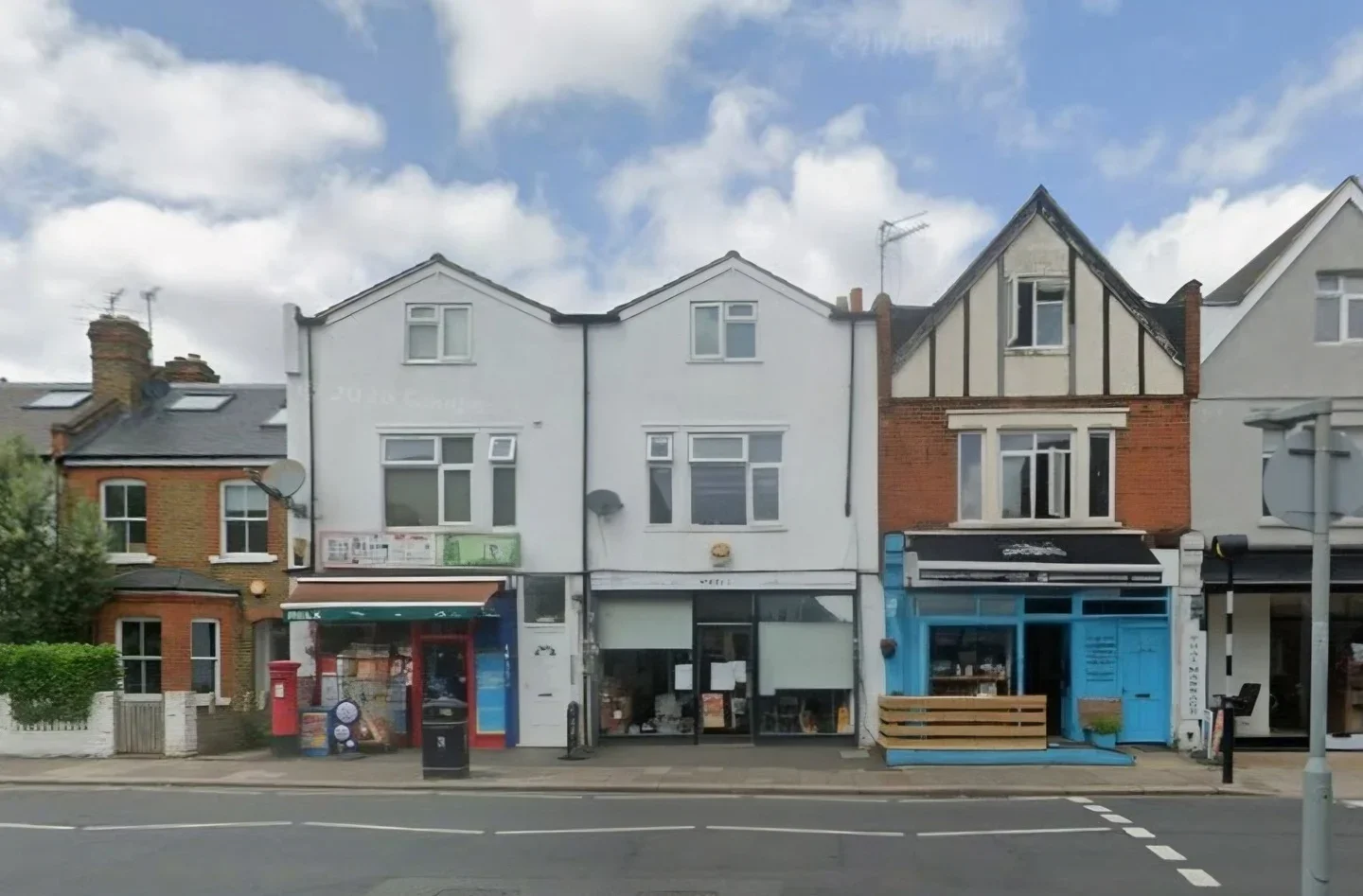 Flat Staines Road in Greater London