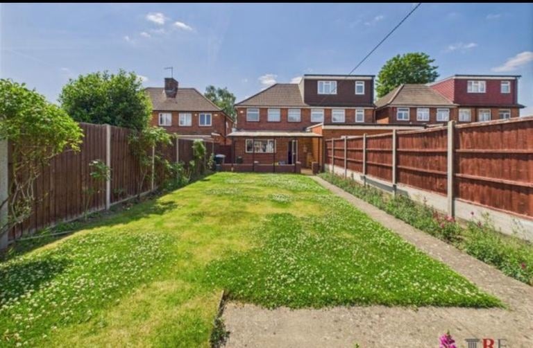 Room Vivian Avenue in Greater London