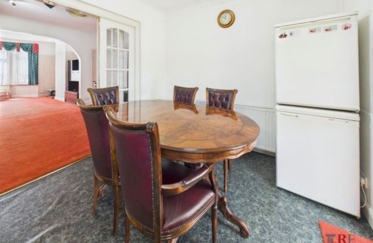 Room Vivian Avenue in Greater London