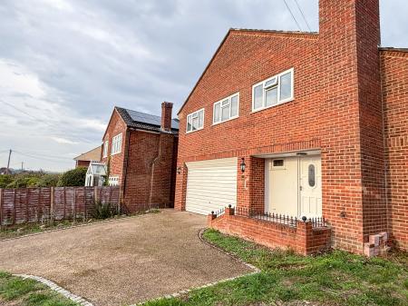 House Potters Way in Laverstock