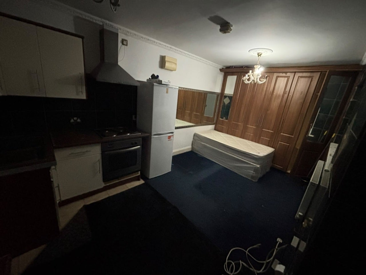 Room Walnut Tree Road in Greater London